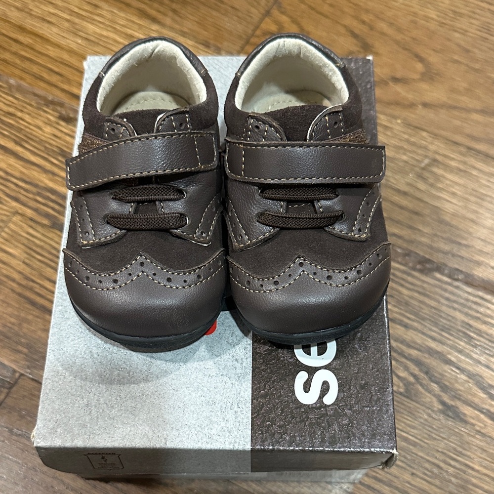 See Kai run Clinton Brown baby Shoes size 4 NIB